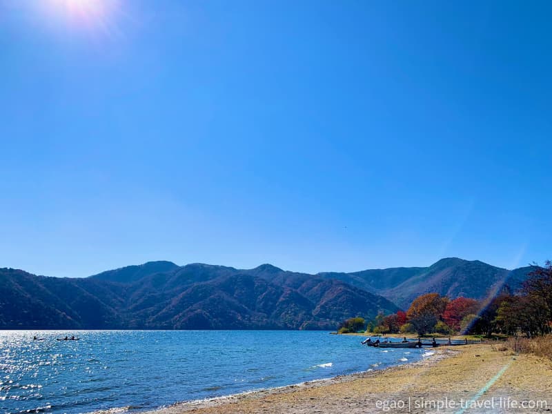 中禅寺湖畔にある唯一のキャンプ場でもある菖蒲ヶ浜はこの日はとても静か