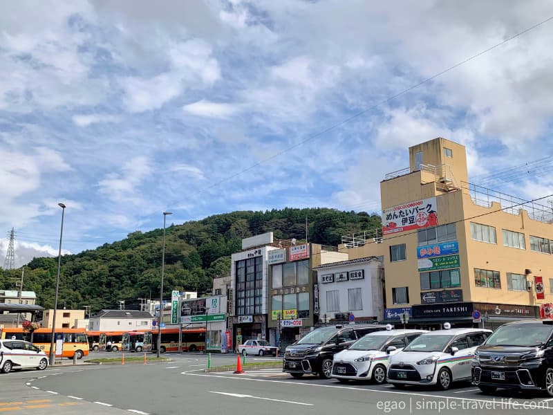 駅南側にはタクシー乗り場やバス乗り場