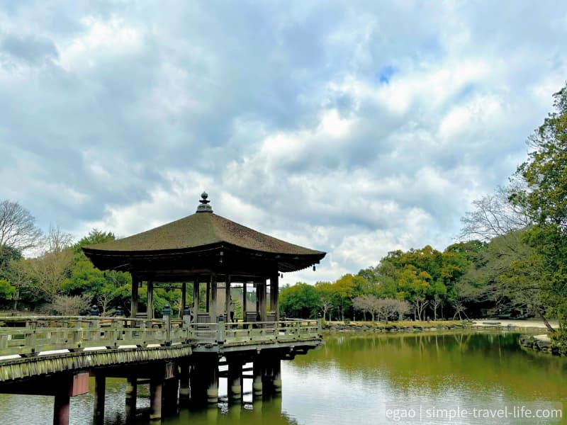 奈良公園の浮見堂と池の風景｜四季折々の景色が美しい奈良の観光名所