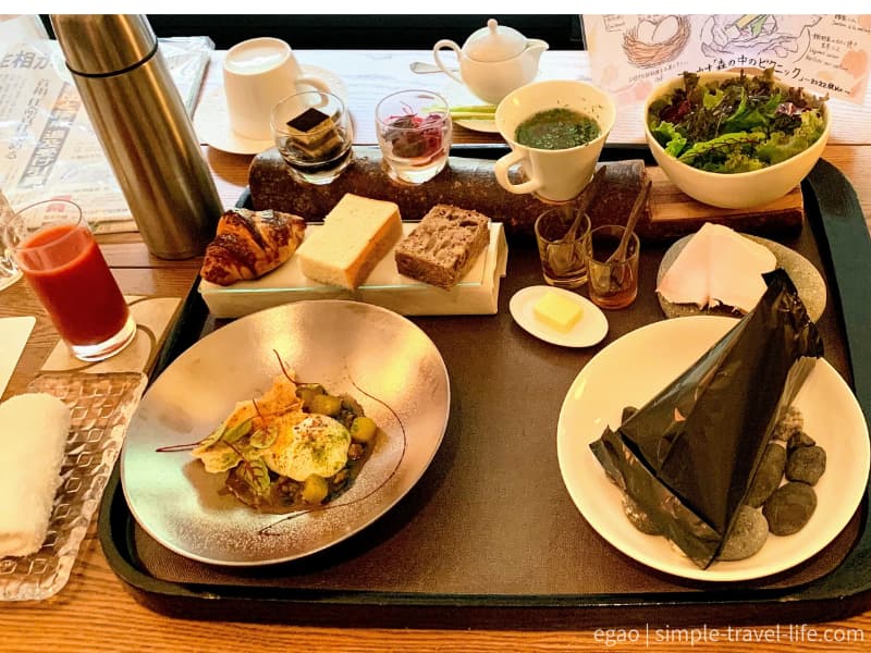 森の中のピクニックと名付けられたアルカナイズ２日目の朝食
