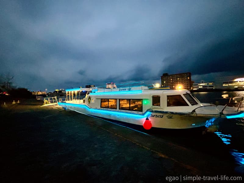 クルーズを終えて戻ると、すっかり暗くなった第２乗船場