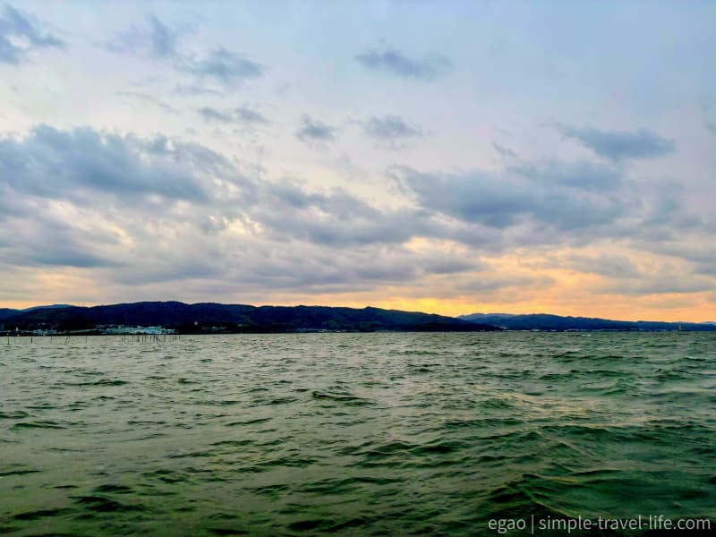 「はくちょう」から眺めるほんのり夕焼けの宍道湖の様子