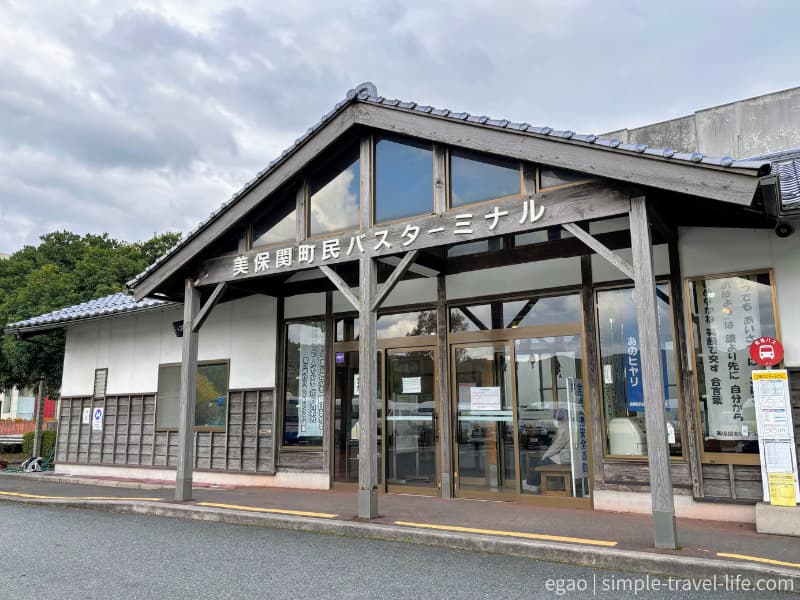 美保関町民バスターミナルの外観