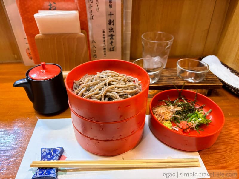 しっかりした蕎麦の風味が味わえる手打ちの十割出雲そば