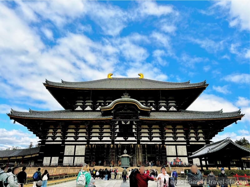 奈良の世界遺産 東大寺の大仏殿。人気の観光スポット