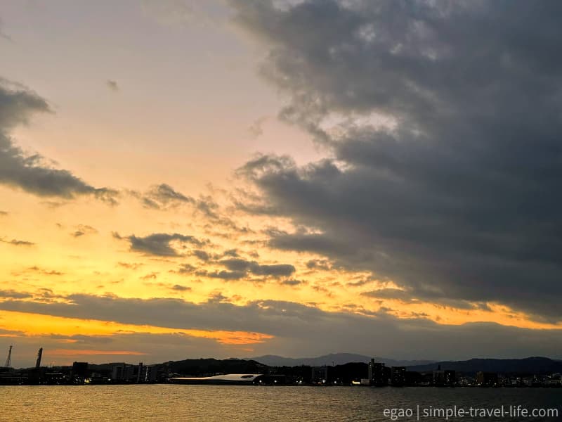 露天風呂から、朝焼けの宍道湖の眺め