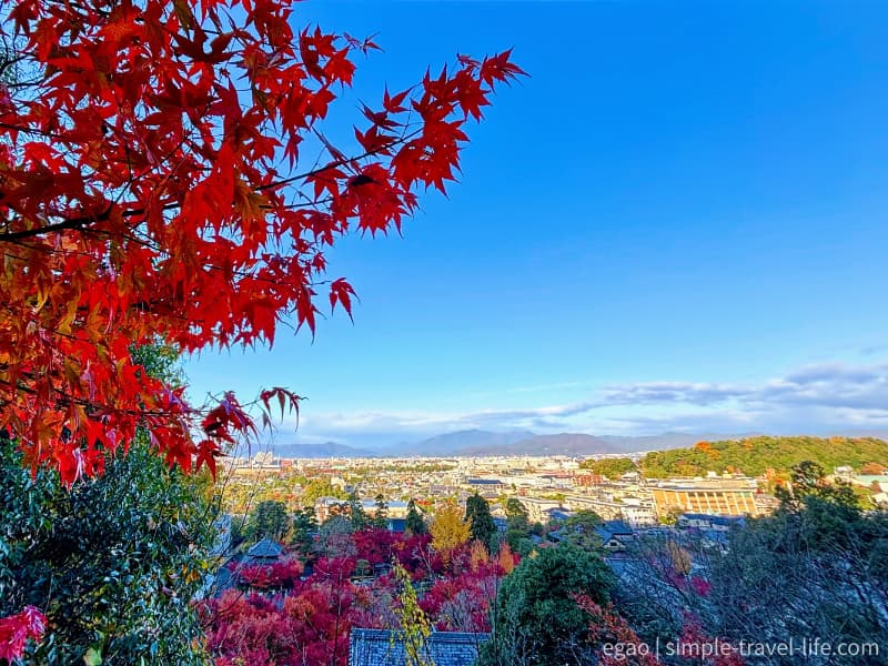 多宝塔からの紅葉に彩られた京都市街の眺め