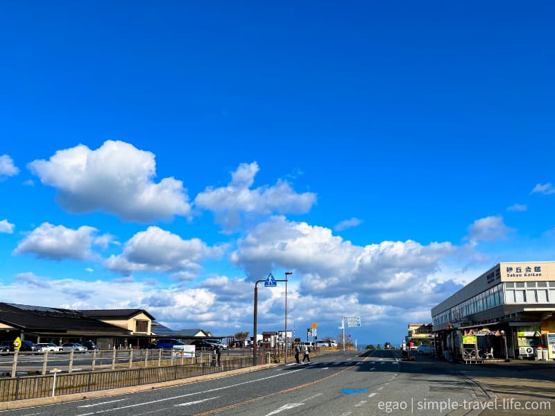 砂丘手前にある、ビジターセンターと砂丘会館