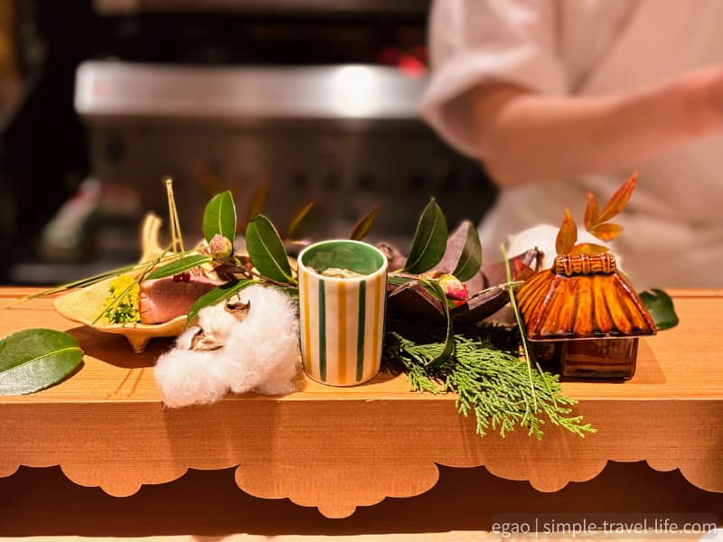 季節を感じさせる飾りつけの八寸