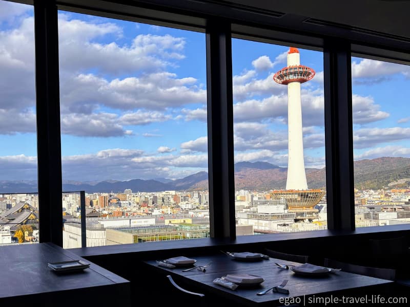 ザ・キッチンサルヴァトーレ・クオモ京都の店内から見る京都タワー