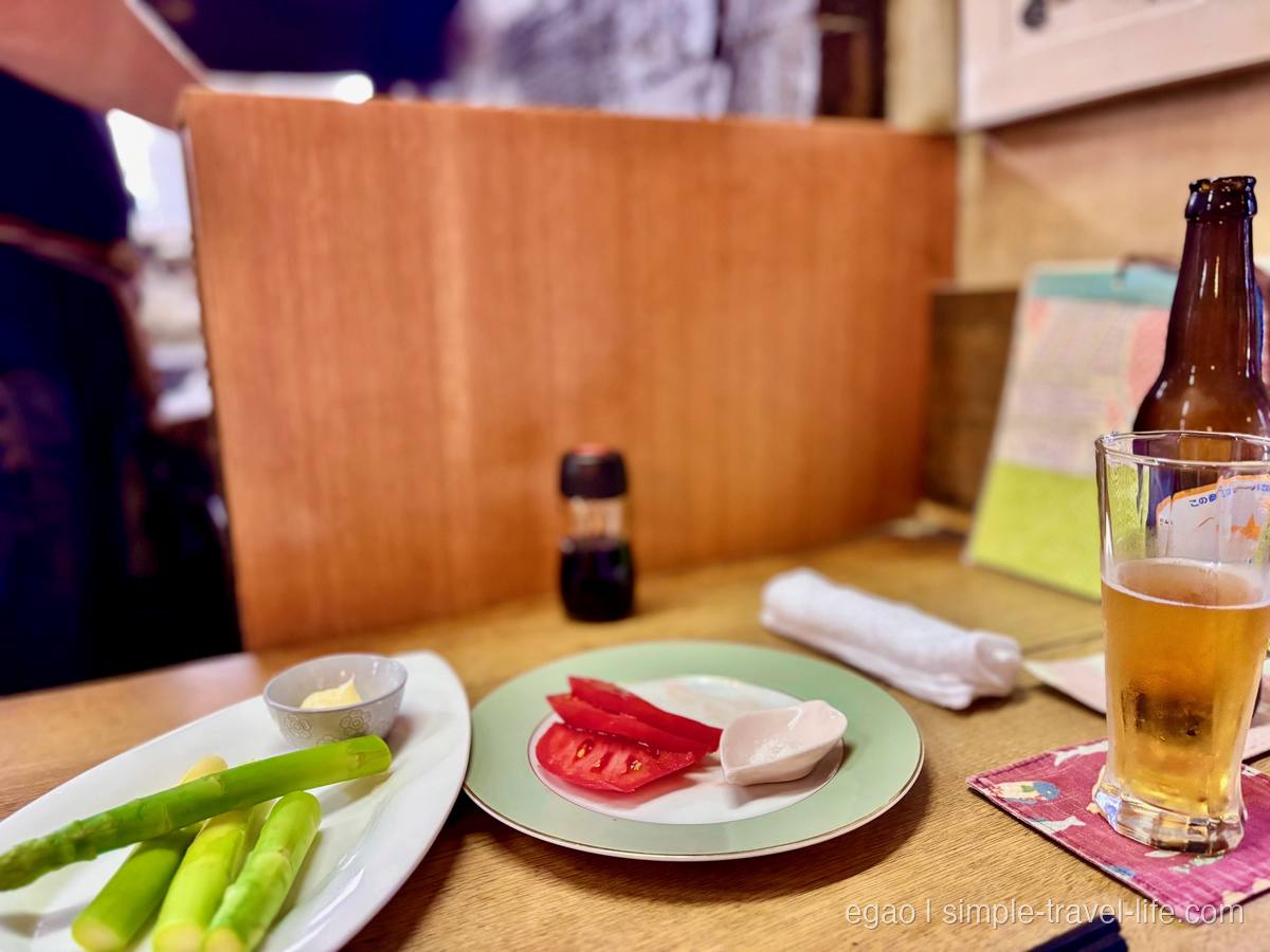 居酒屋で出てきたアスパラとトマト